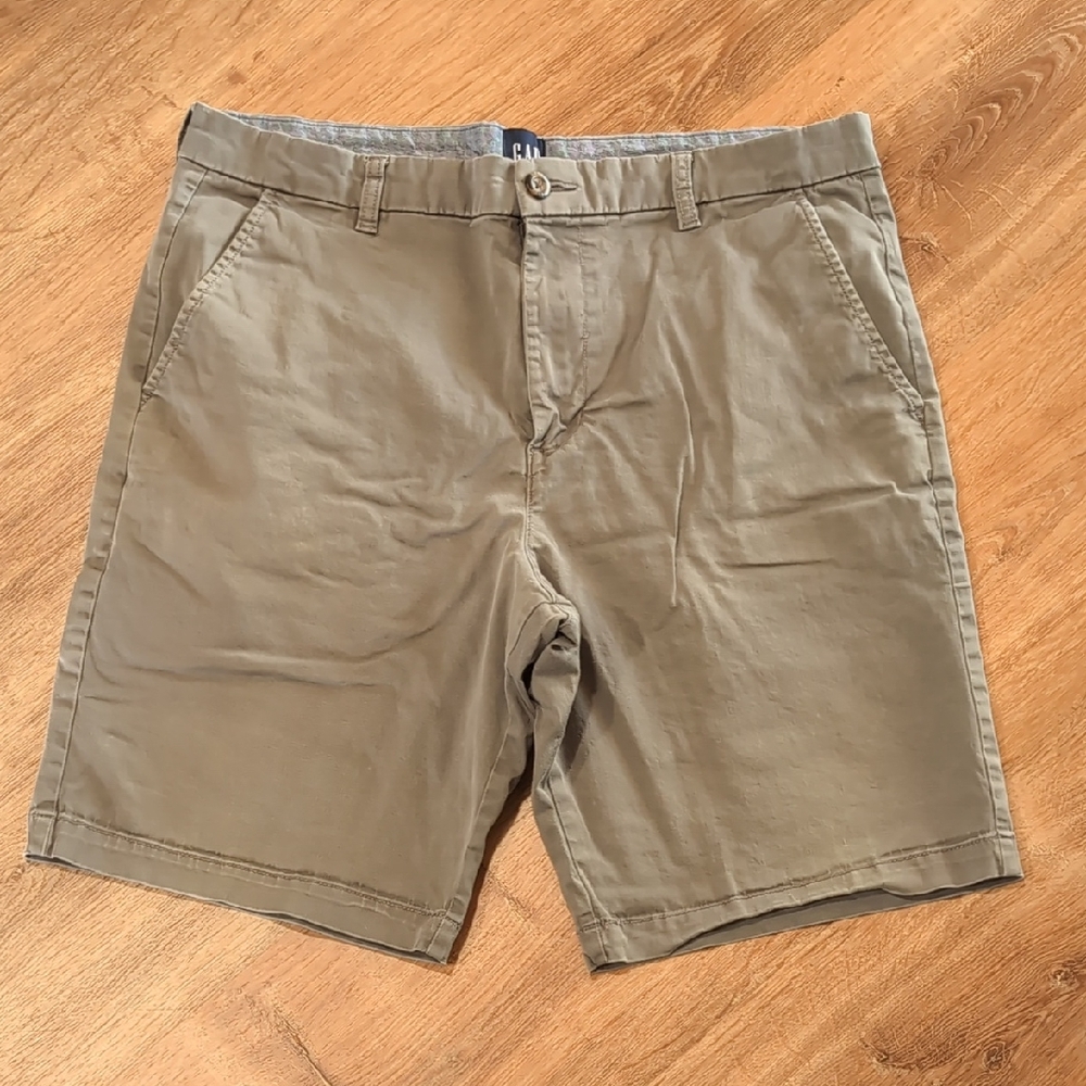GAP Men's Khaki Flat Front Shorts